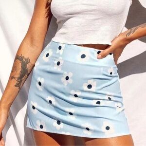 💙🤍Princess Polly Floral Blue Mini Skirt